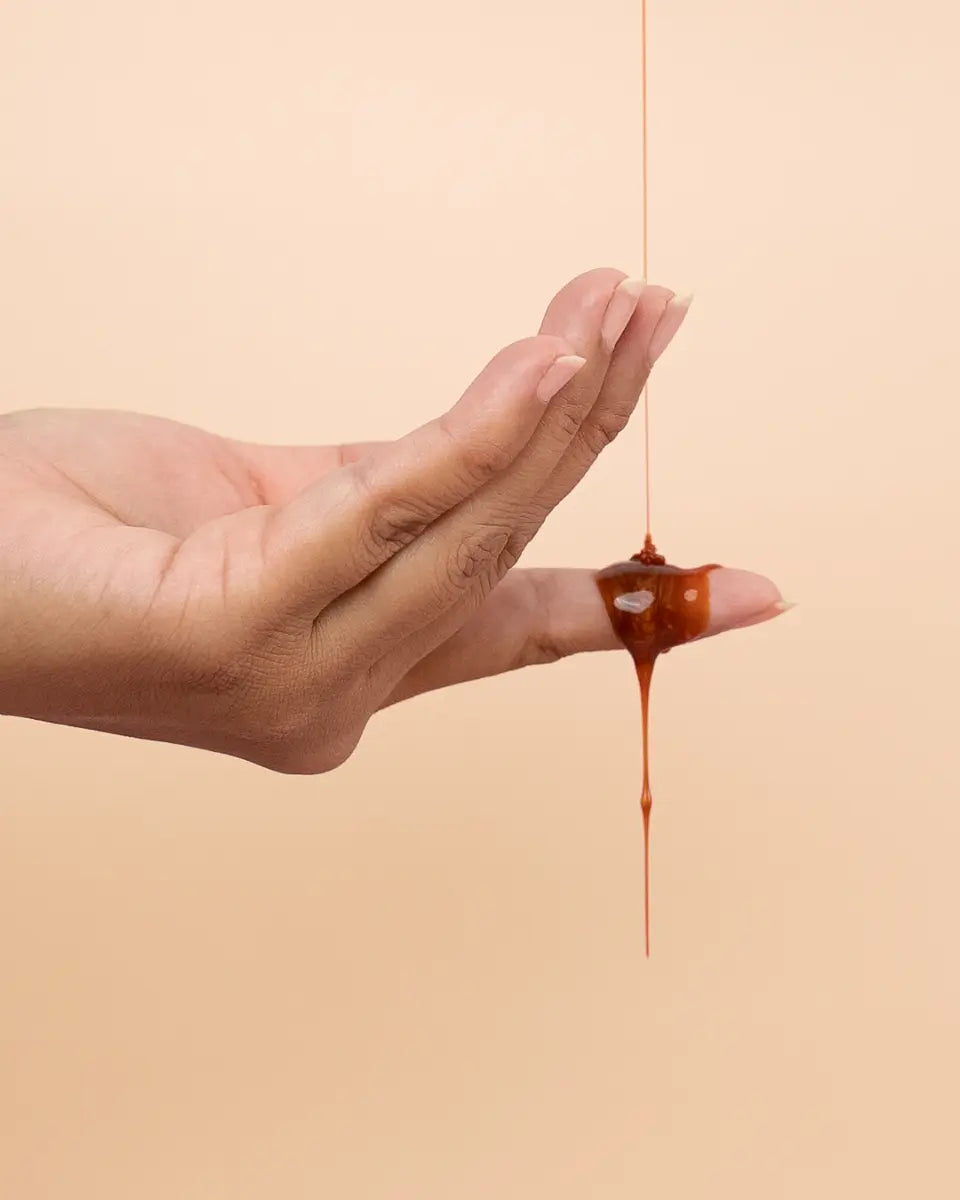 ingredien Gold Shampoo har fokus på at puste nyt liv i det lysehår, som med sine farvepigmenter går ind og frisker hårfarven op samtidigt med at pleje både håret og hovedbund.