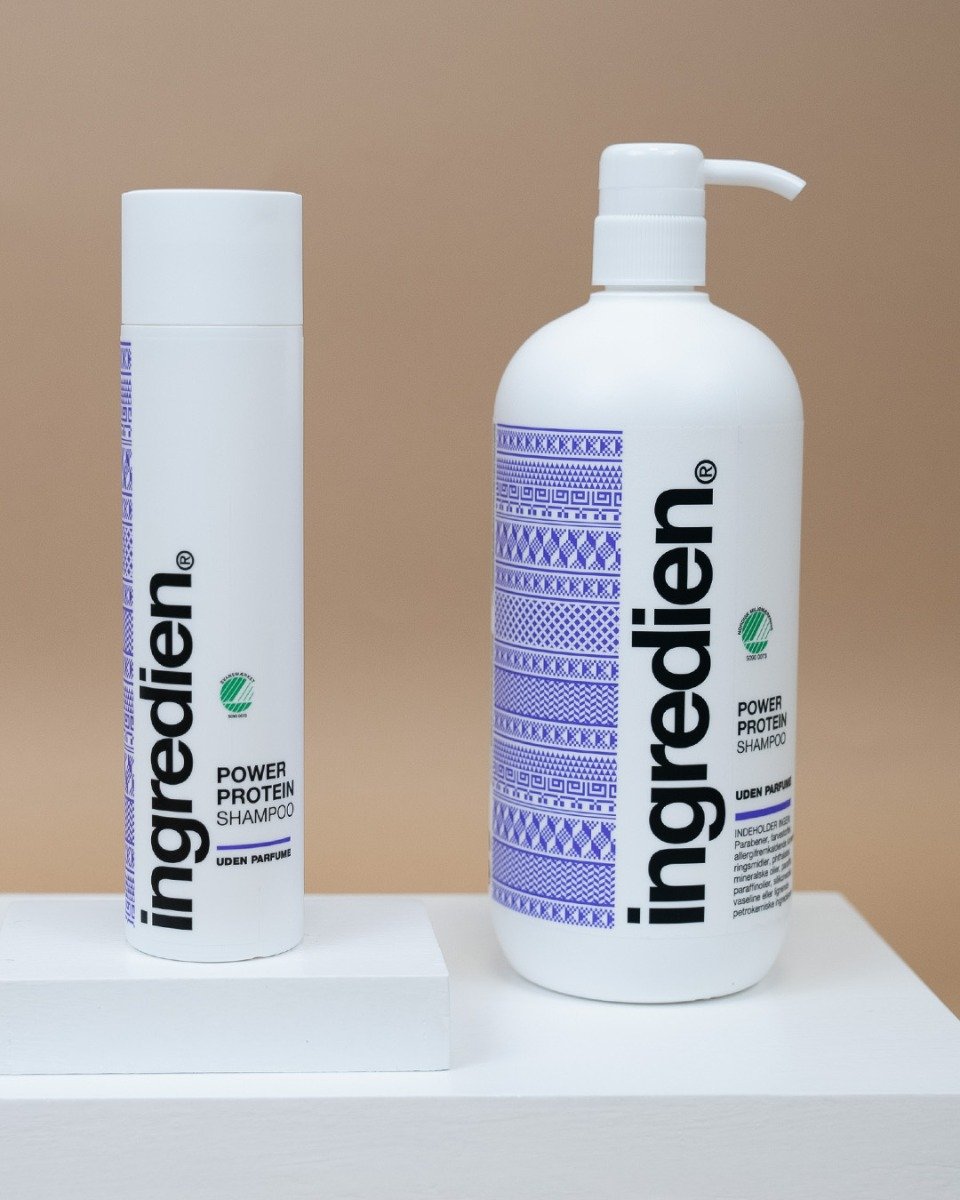 ingredien Power Protein Shampoo er fyldt med plejende ingredienser som styrker håret indefra og genopretter hårets elasticitet.